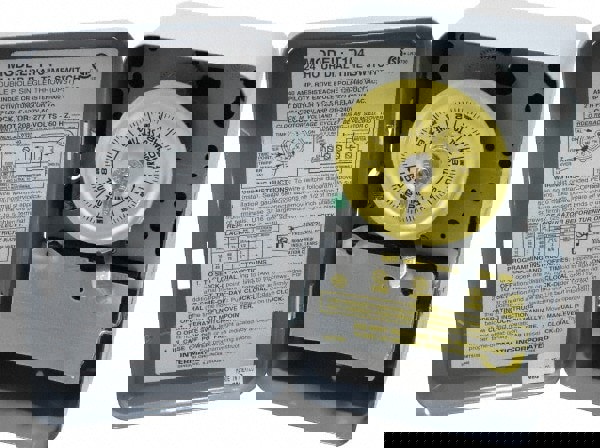 24 hr Indoor Analog Electromechanical Timer Switch